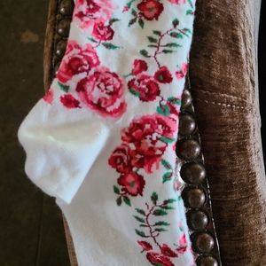 NWOT Rose embroidered socks